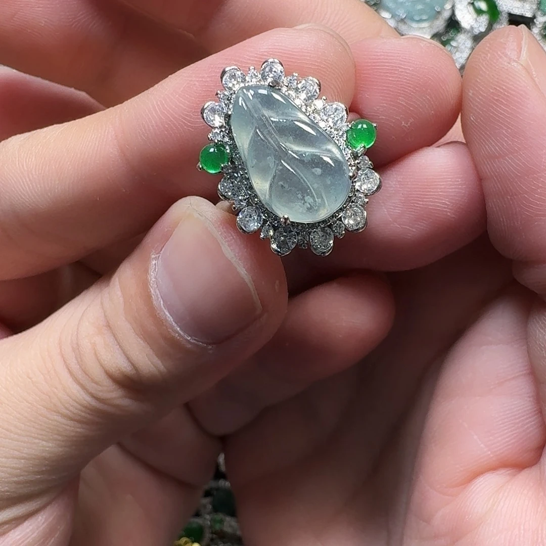 翡翠未镶嵌颈饰天然A货翡翠放漏