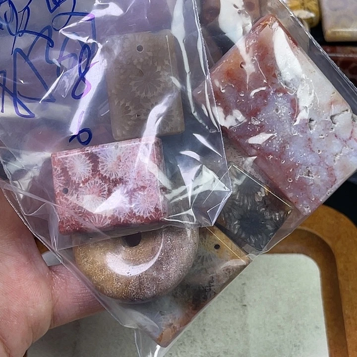 硅化珊瑚（珊瑚玉）珠宝金石合金灾*