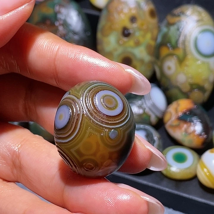 熙***沂玛瑙/玉髓未镶嵌珠宝奇石