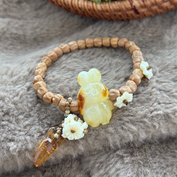 吉月新品十二生肖系列胡萝卜兔百香花花手串