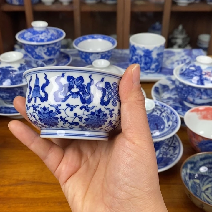 青花手绘八宝炉式