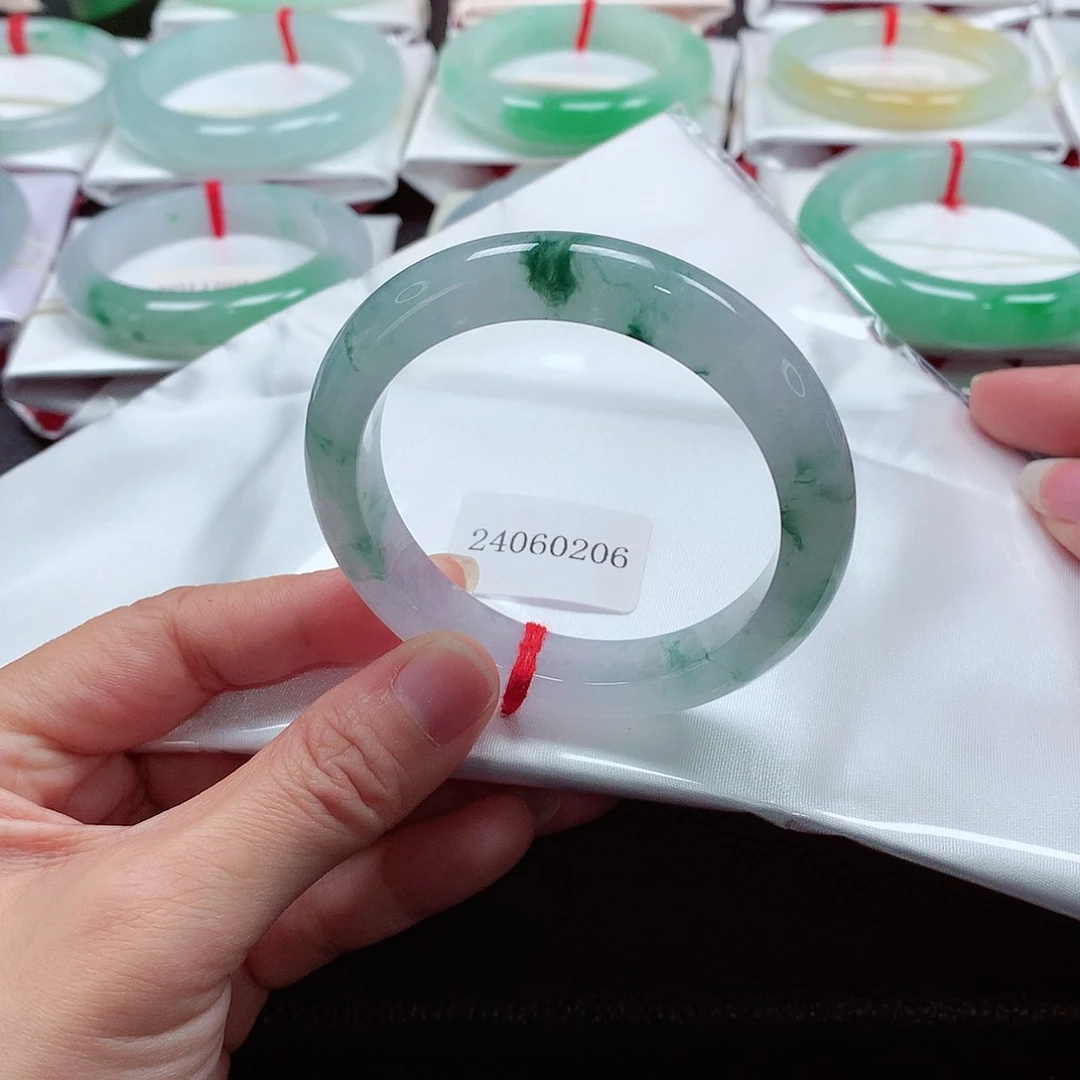 翡翠手镯未镶嵌天然翡翠A货手镯   有纹