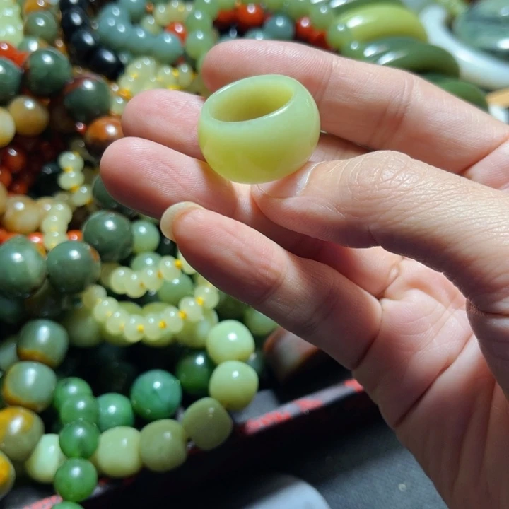 蛇纹石玉未镶嵌手链