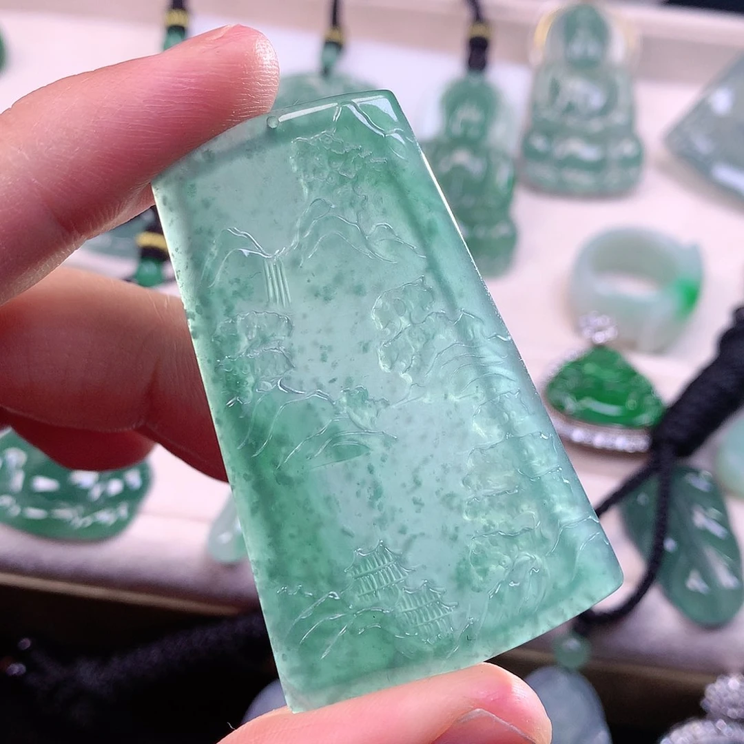 翡翠颈饰未镶嵌翡翠