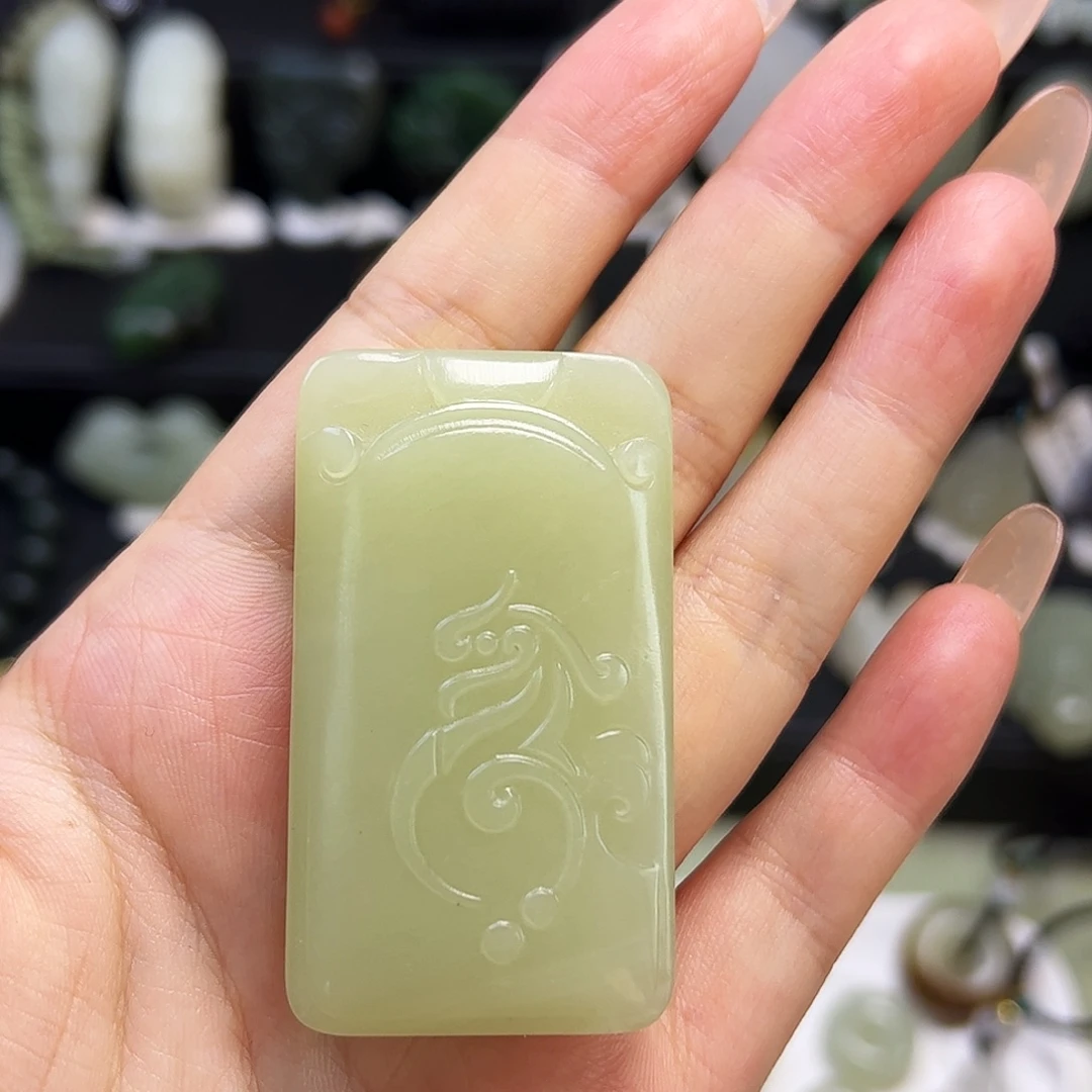 箜***篌和田玉未镶嵌颈饰牌子（标签撕毁概不退换）