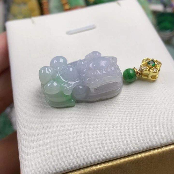 翡翠未镶嵌吊坠(赠链)