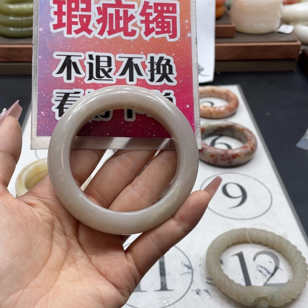 微****石英质玉未镶嵌手镯