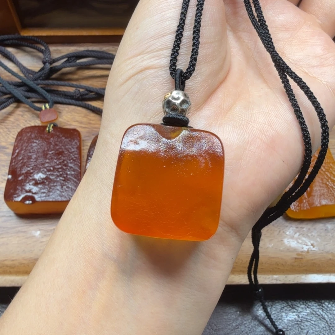 琥珀吊坠(赠链)未镶嵌