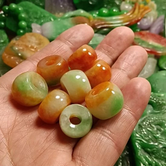 翡翠颈饰未镶嵌祝*方