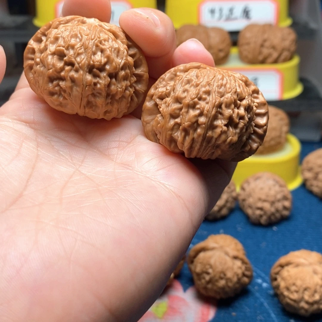 文玩核桃吊坠张*宇闷白