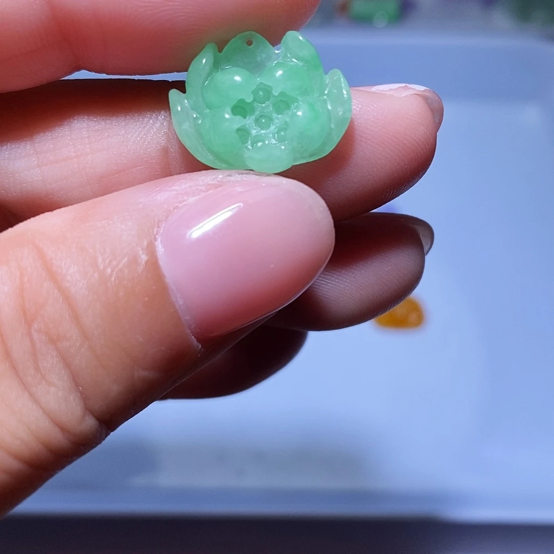 翡翠未镶嵌颈饰22