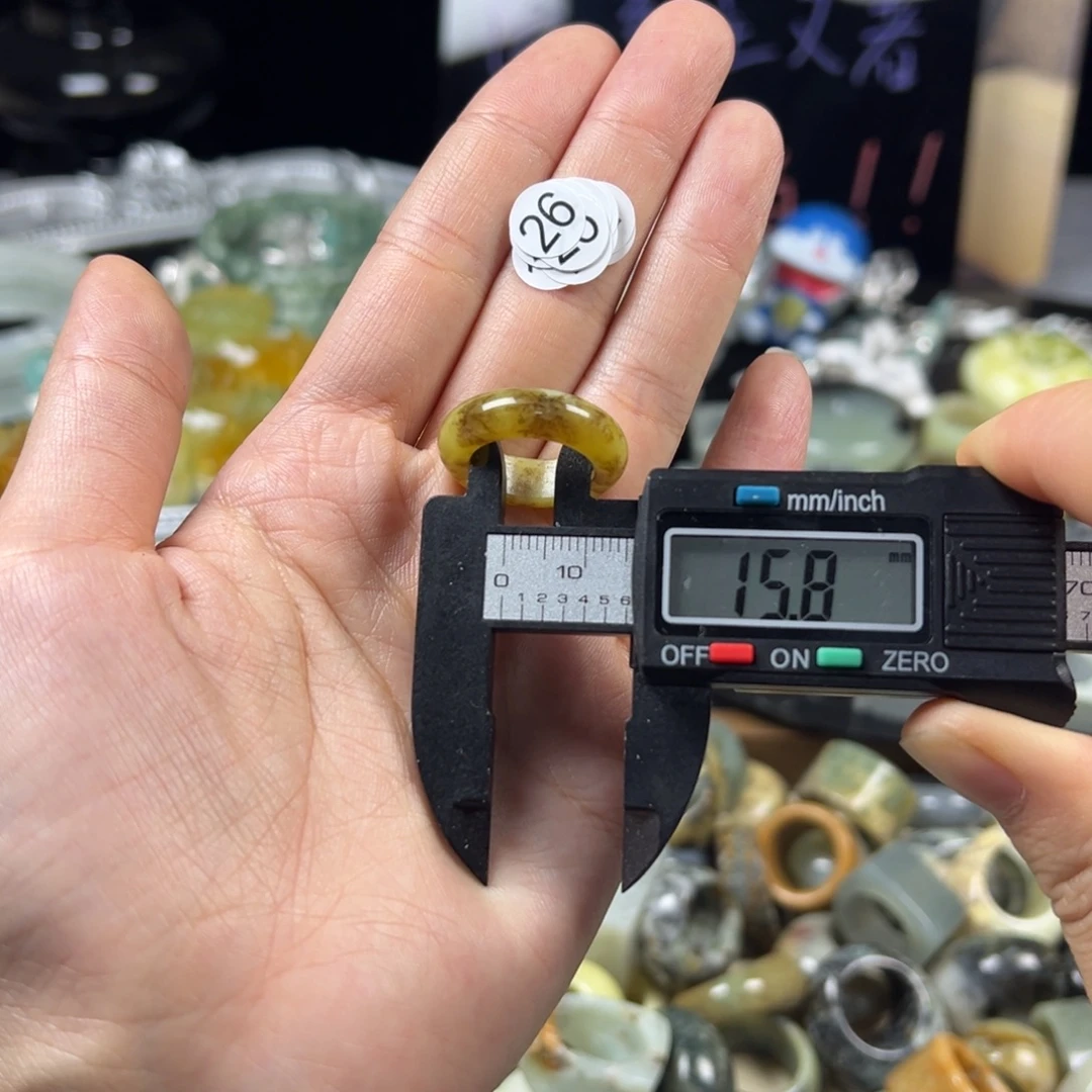 蛇纹石玉未镶嵌戒指