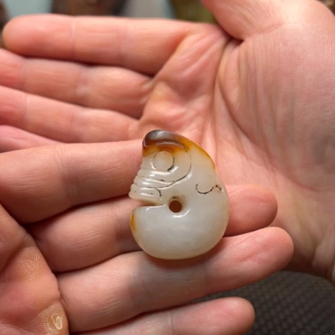 和田玉未镶嵌把件