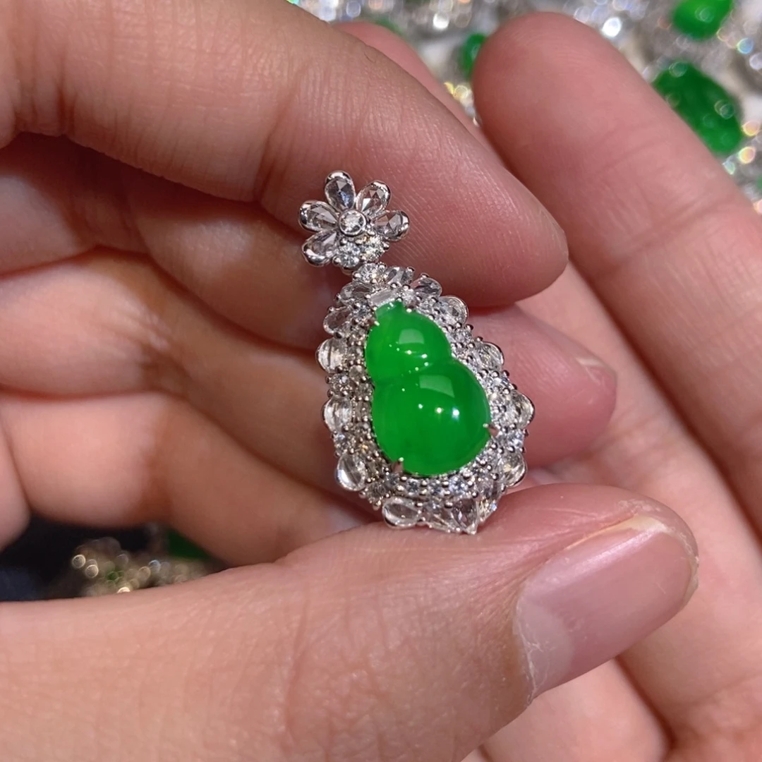 翡翠18K金镶嵌颈饰天然缅甸A货翡翠