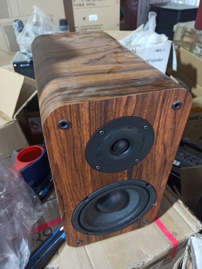 95新  6.5书架音响一对有微瑕不包邮
