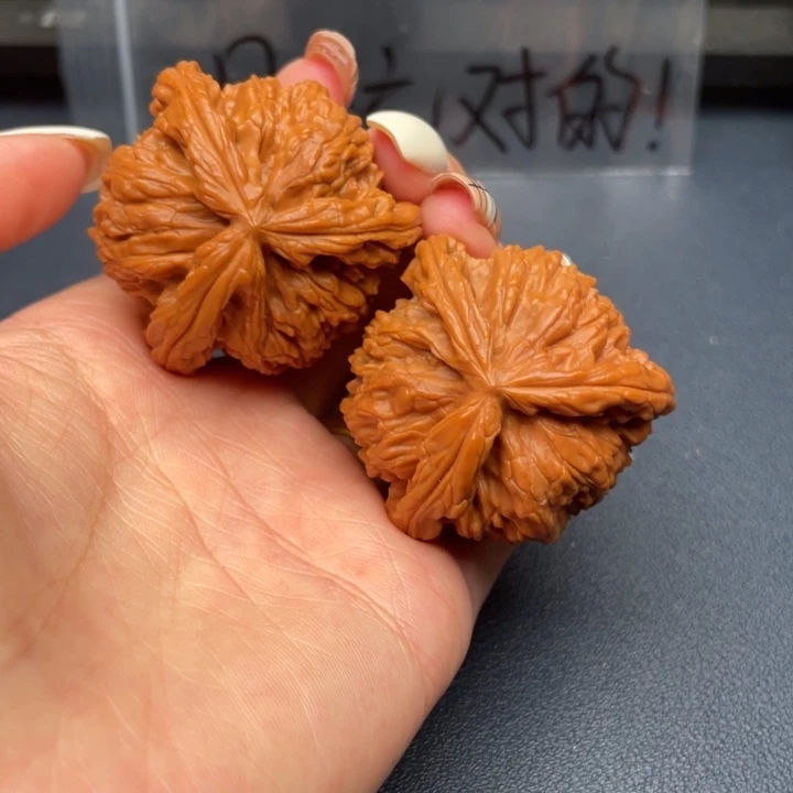 时***！文玩核桃吊坠白狮子