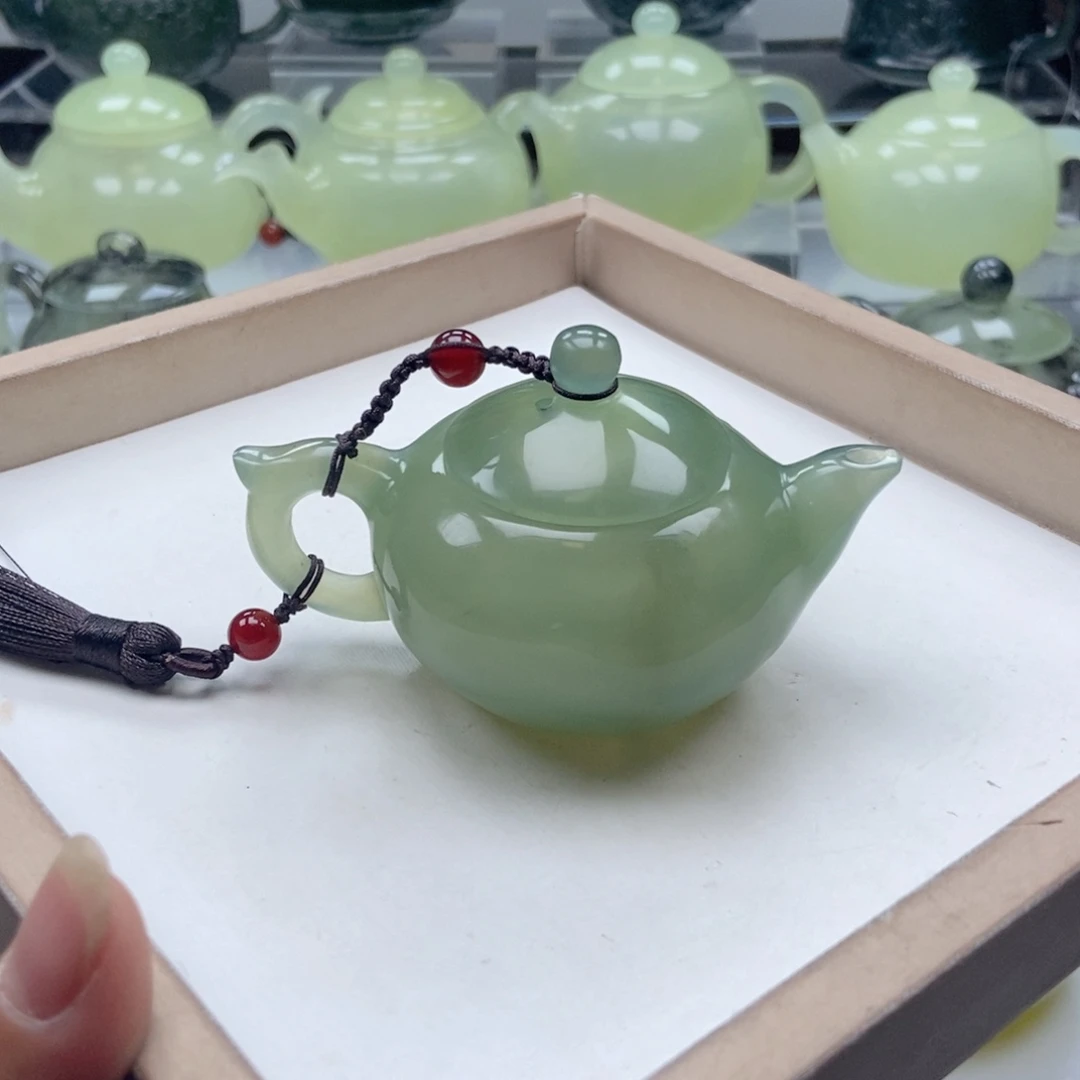 蛇纹石玉未镶嵌壶