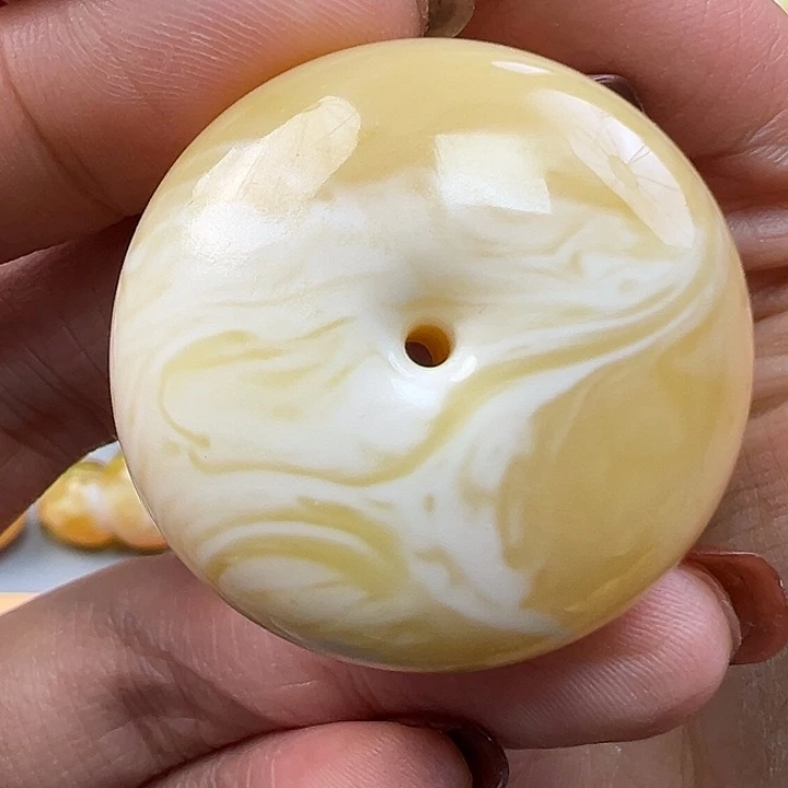 蜜蜡未镶嵌珠宝奇石