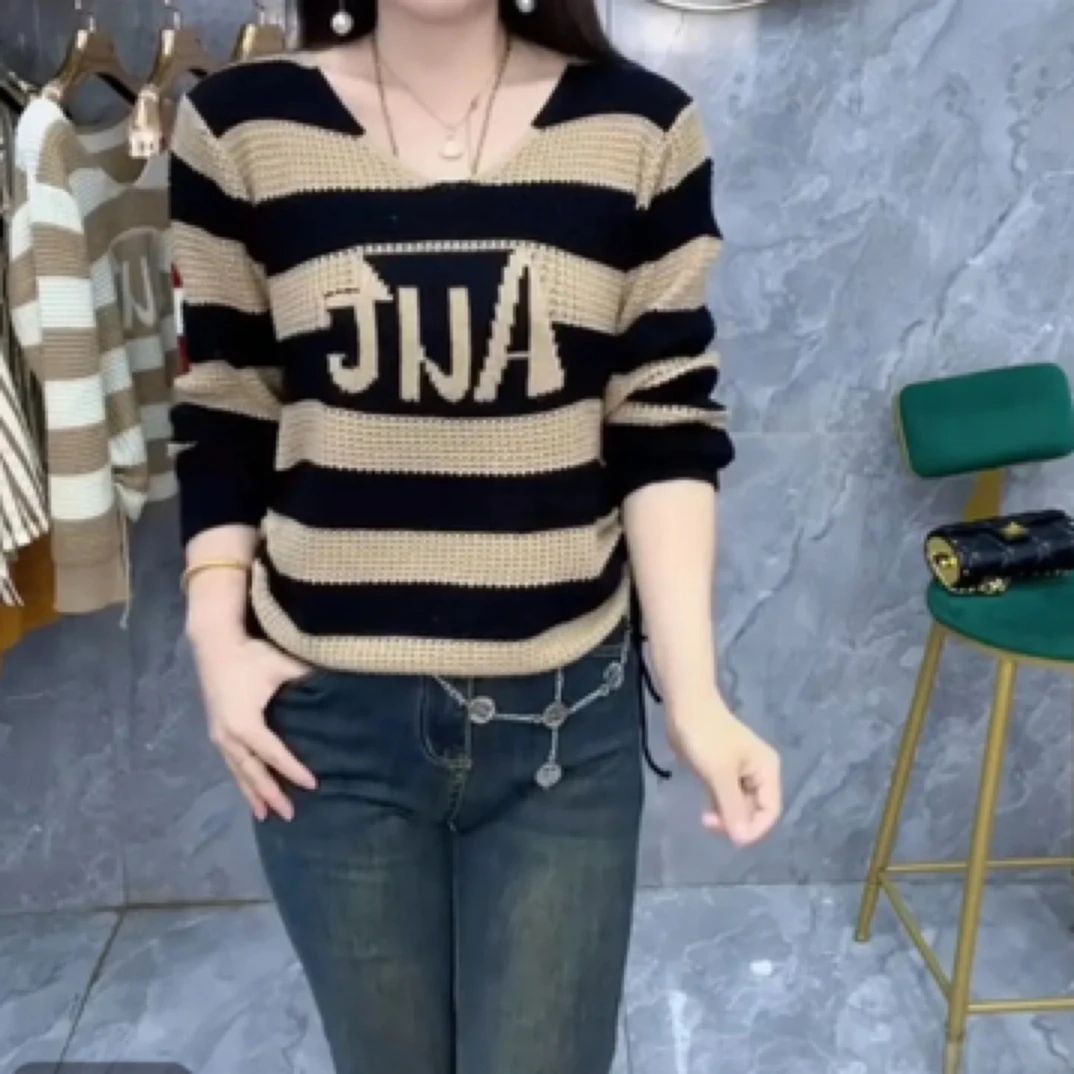 秋季新款休闲宽松显瘦条纹长袖打底衫V领减龄时尚妈妈装