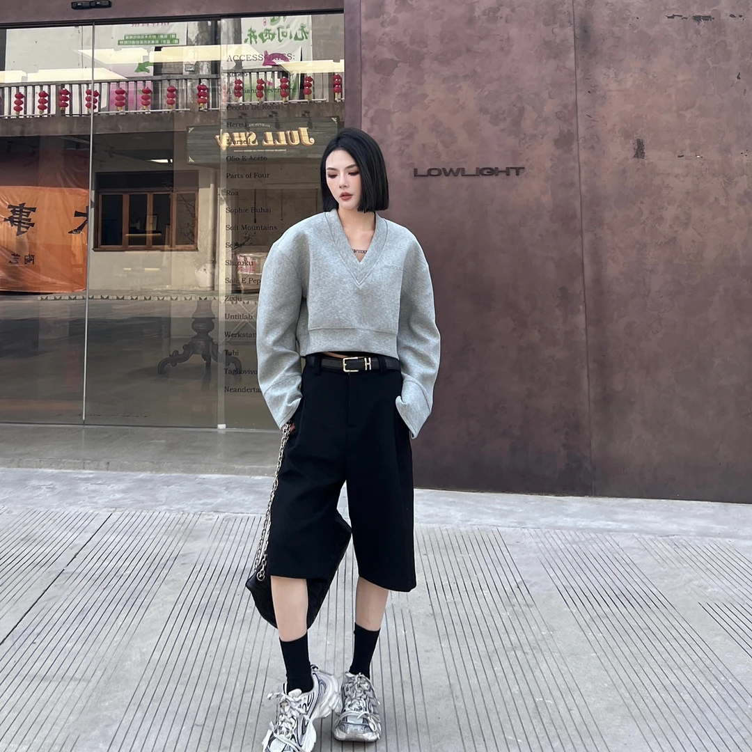 CZ【休闲减龄】前后不规则灯笼袖落肩V领两色卫衣