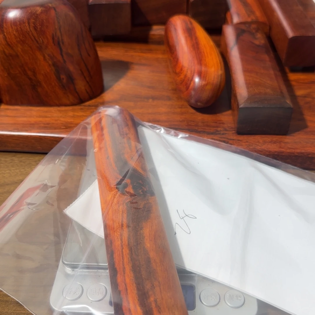 释***怀木印度小叶紫檀手把件