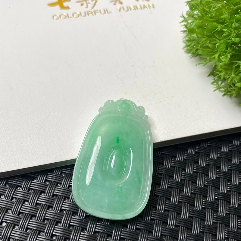 Colourful Yunnan/七彩云南冰种阳绿翡翠福贝