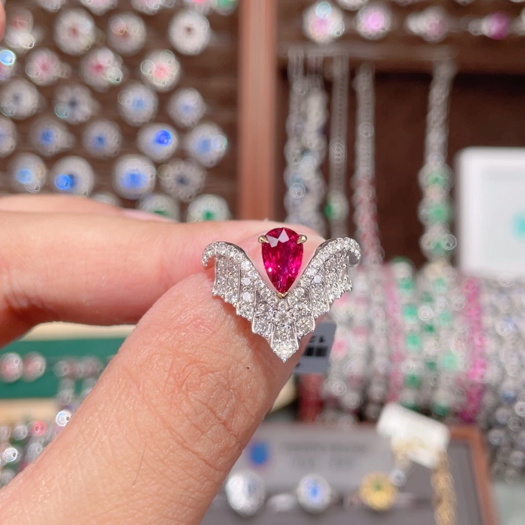 18K金镶嵌戒指红宝石1.02ct 无烧鸽血