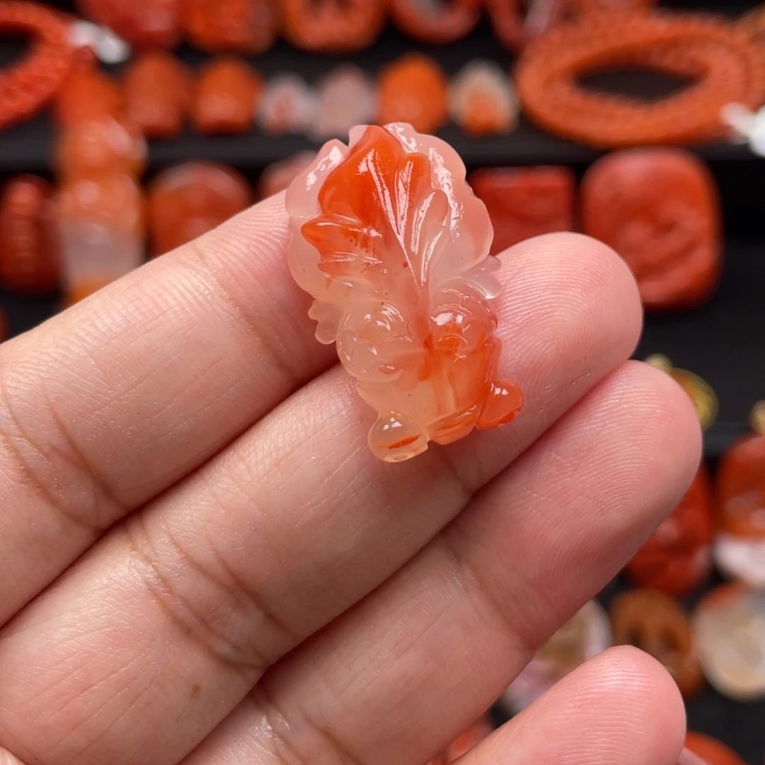南红玛瑙未镶嵌冰飘锦鲤