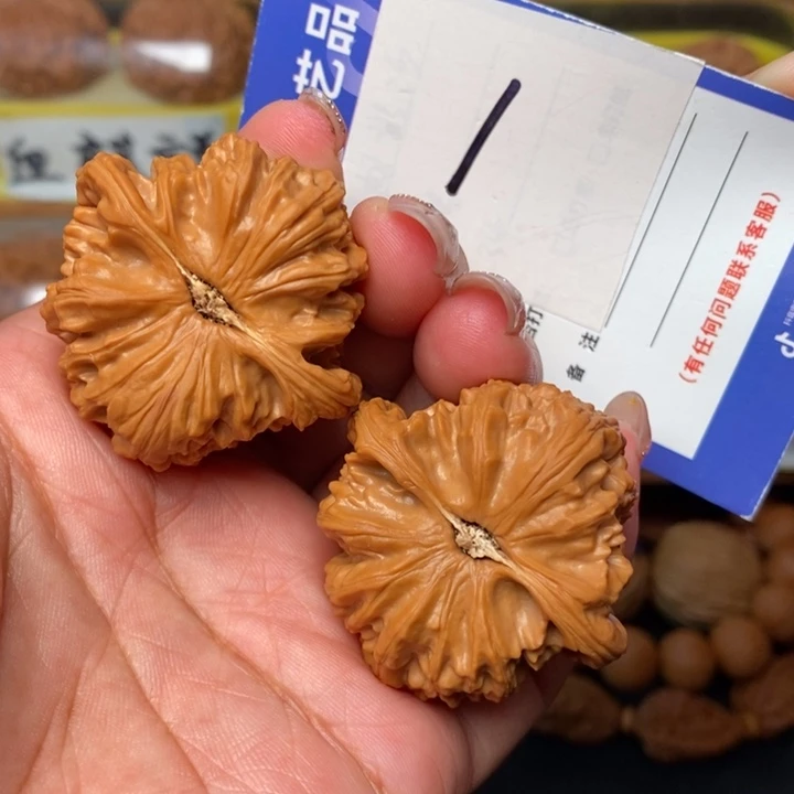 文玩核桃吊坠40白狮子