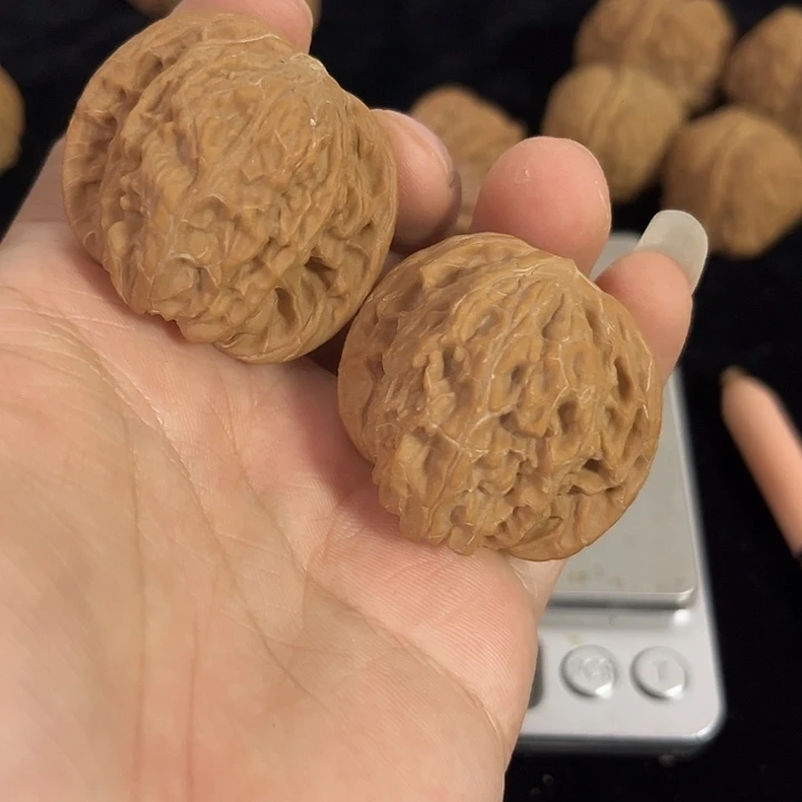 把件文玩核桃40左右磨盘，微微瑕，编号019