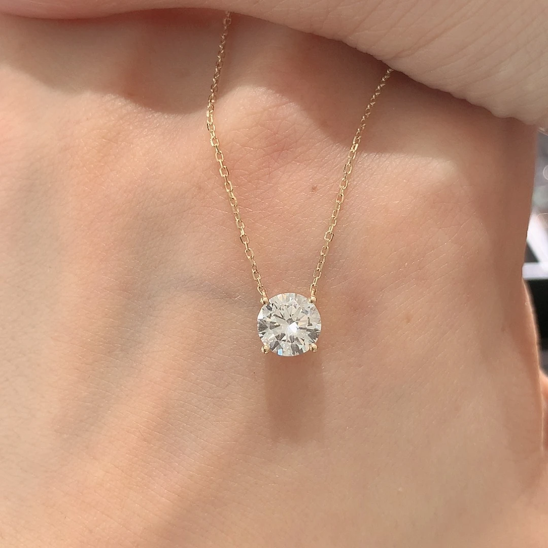 猜***耶实验室培育钻石18K金镶嵌颈饰