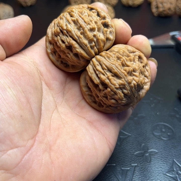 法***靑把件文玩核桃红皮四楼子