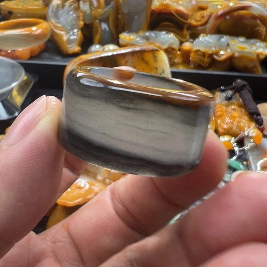 石英质玉未镶嵌颈饰
