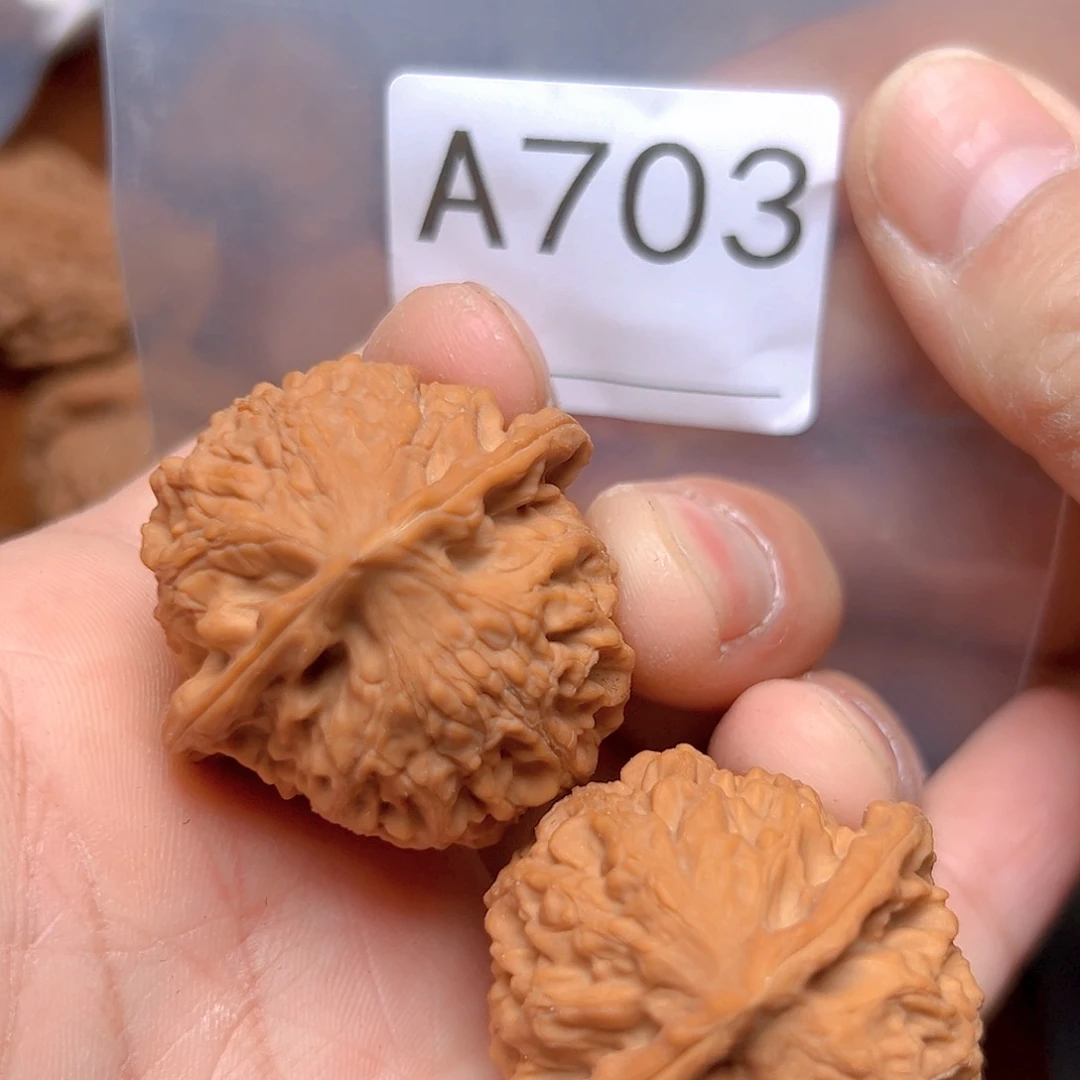 文玩核桃吊坠39金牛