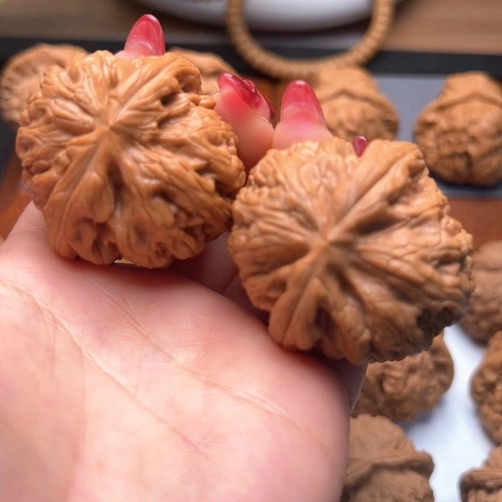 文玩核桃把件红锦鲤44