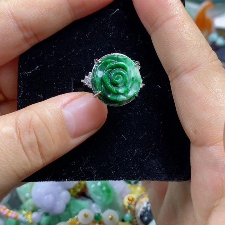 翡翠吊坠(赠链)未镶嵌