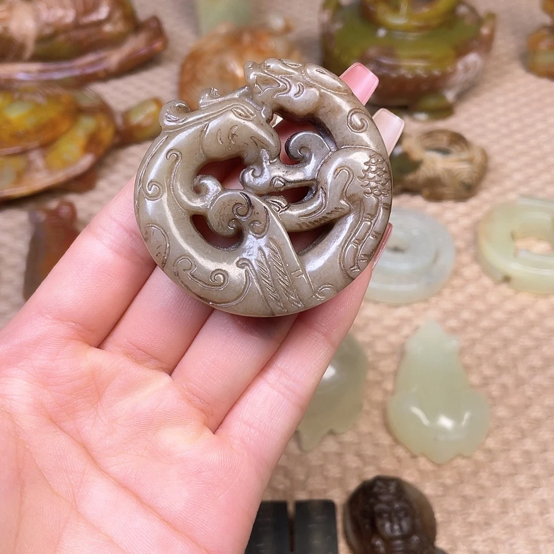 蛇纹石玉未镶嵌颈饰