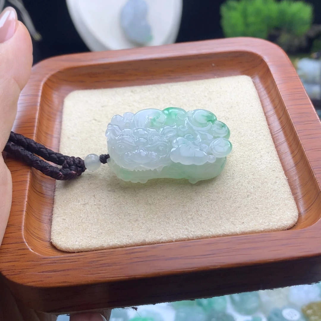 翡翠未镶嵌颈饰28