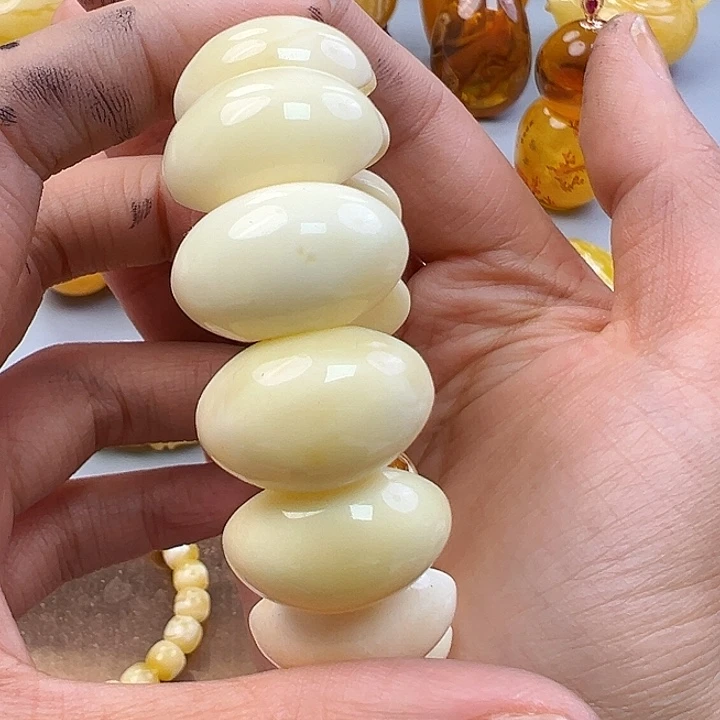 蜜蜡未镶嵌珠宝奇石