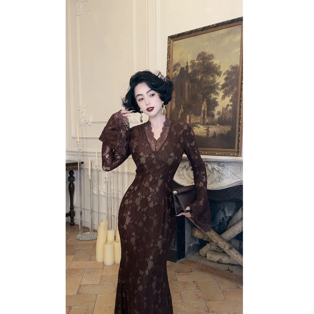 LYXJ【加洛斯浓巧】优雅V领修身显瘦蕾丝连衣裙长袖气质11631