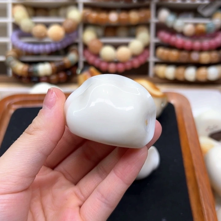 白玉菩提把件1.27.52象牙果把件饺子