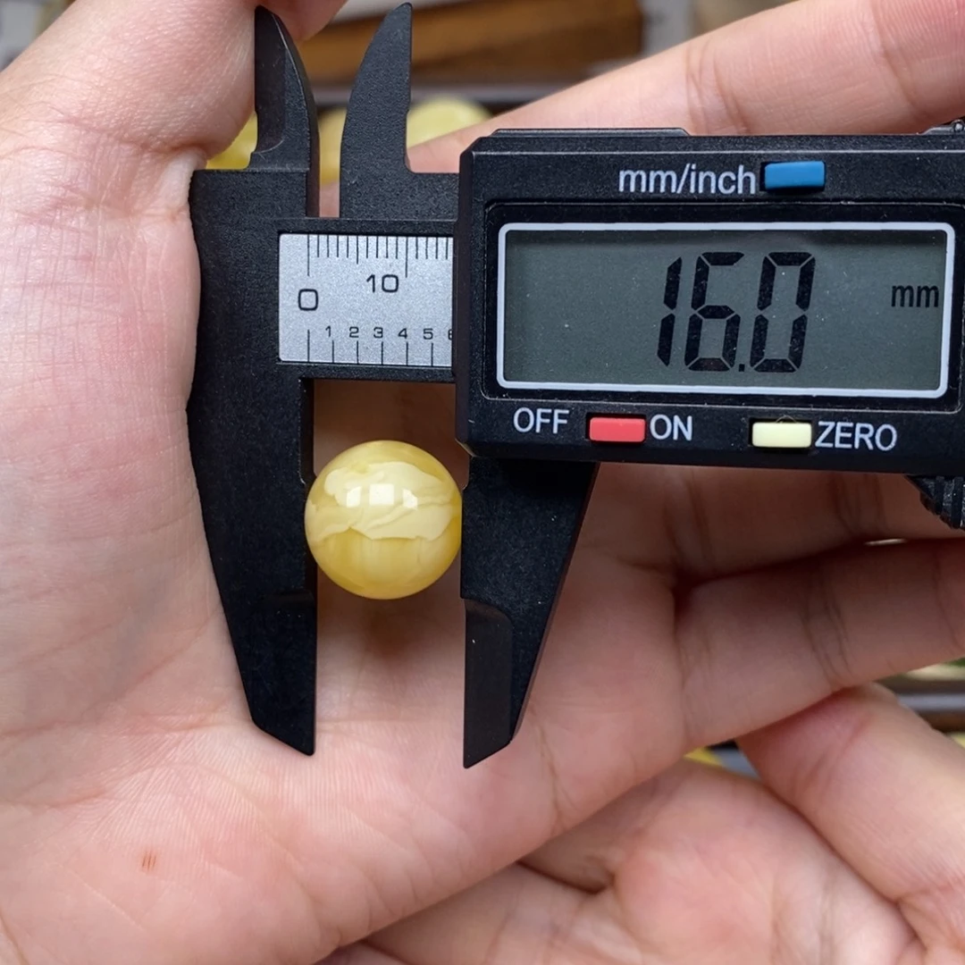 未镶嵌琥珀珠宝奇石