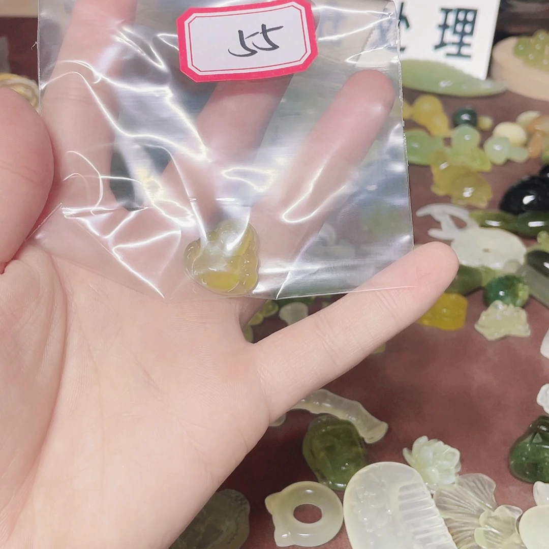 蛇纹石玉未镶嵌吊坠(不含链)巴****司