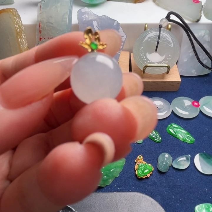 翡翠18K金镶嵌颈饰天然翡翠