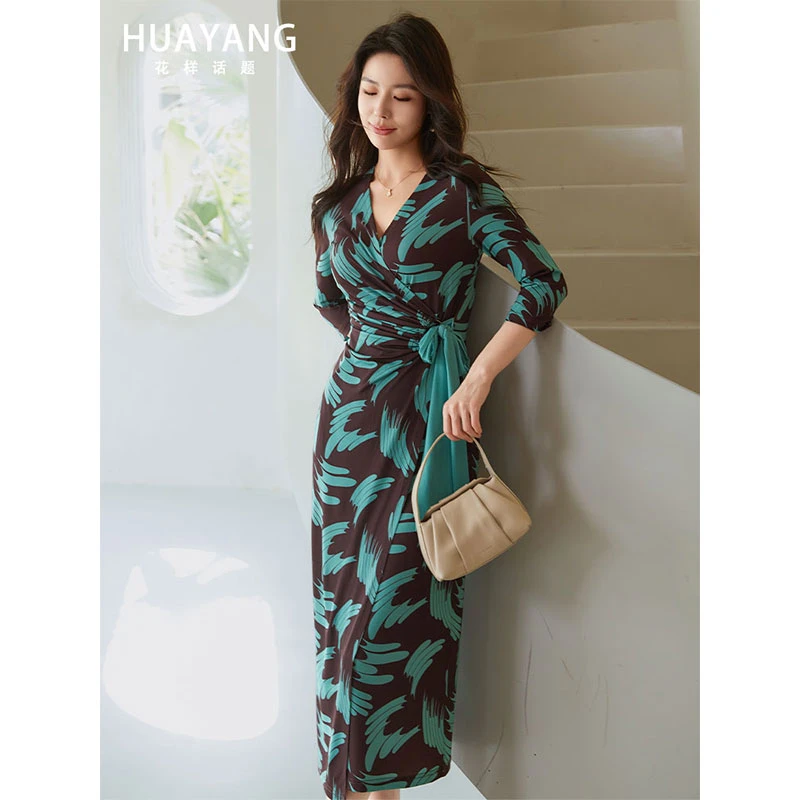 iu【金喜】斑斓夜色高级感气质连衣裙女收腰显瘦裹身裙度假风中长裙