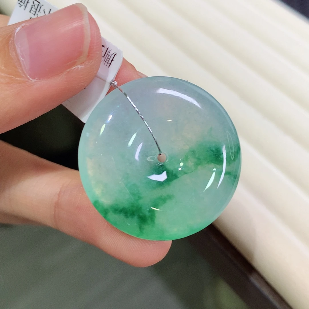 翡翠未镶嵌颈饰扣