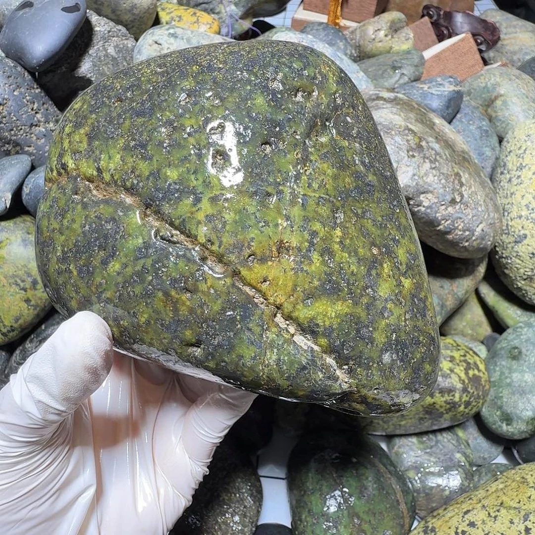 B***y蛇纹石玉未镶嵌西藏藏玉药王石