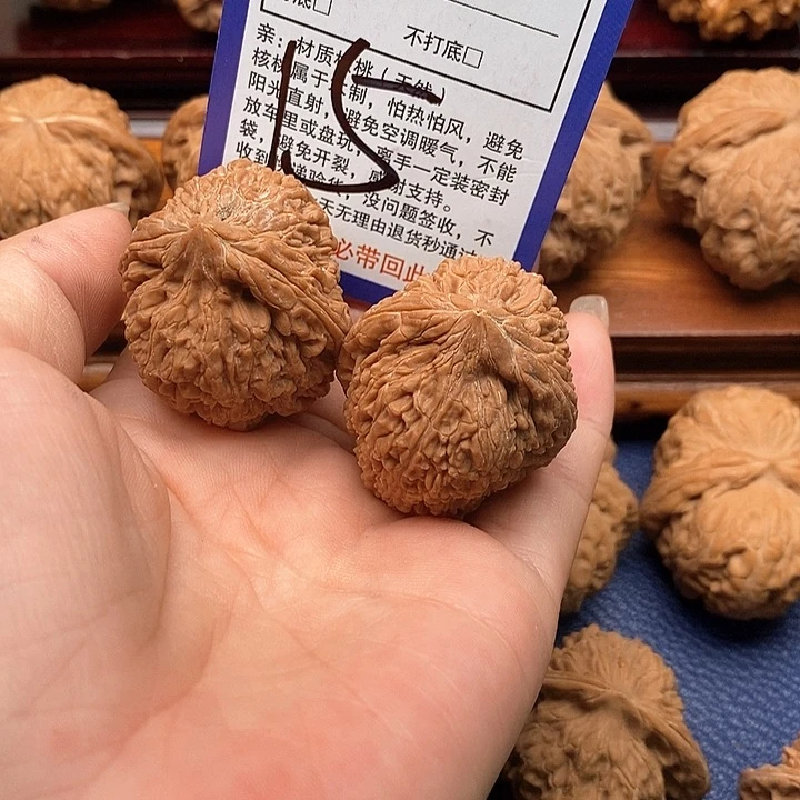 桃核吊坠大蒜头狮子头33