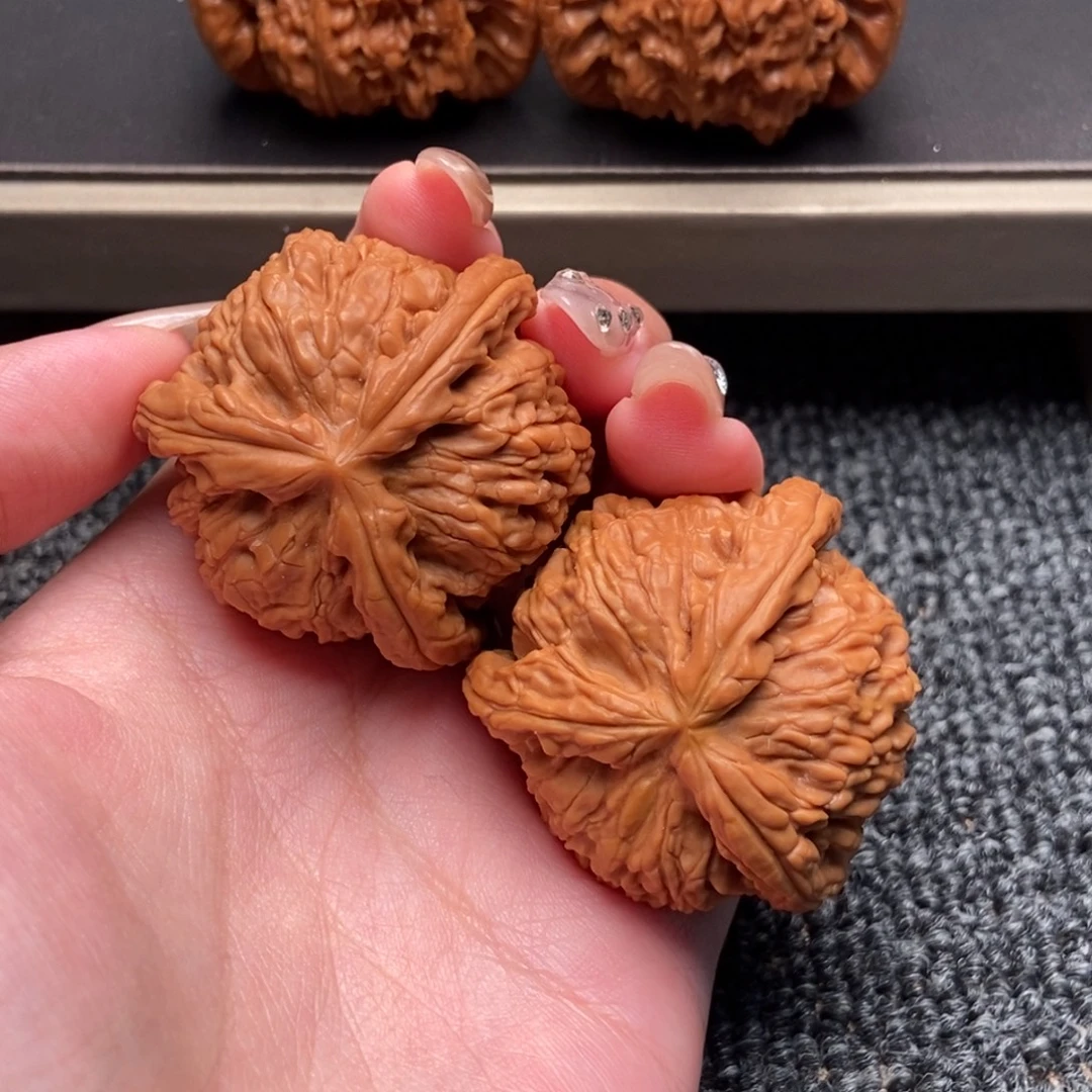 百***品木质类白狮子正奔