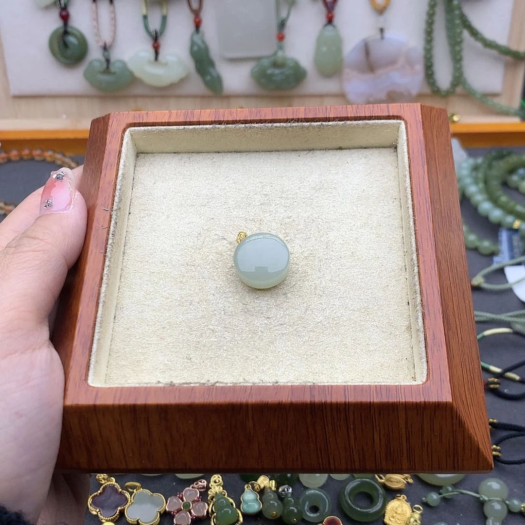 和田玉吊坠(不含链)18K金镶嵌